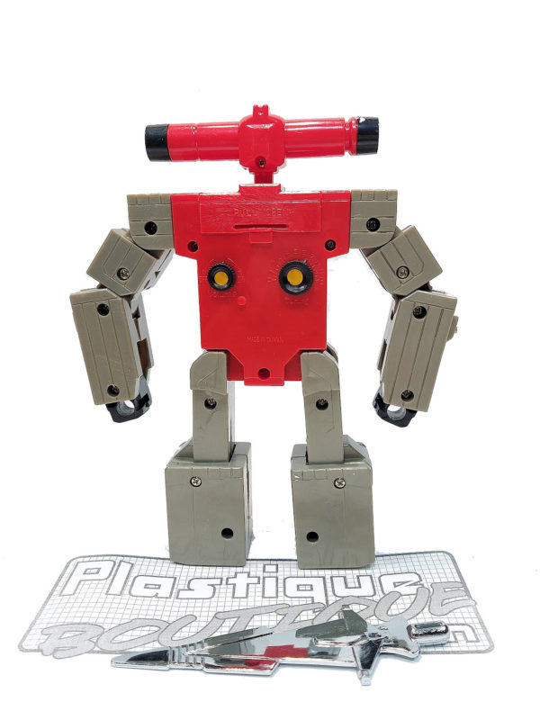 Veriform Transisrobot: Robot-Knight (Transformers G1 Blaster Knock Off)