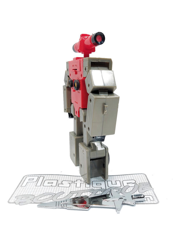 Veriform Transisrobot: Robot-Knight (Transformers G1 Blaster Knock Off)