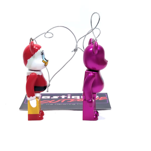 Be@rbrick Happy Kuji Disney Christmas Party: Daisy Duck & Disney Logo 2-Pack (Prize D)