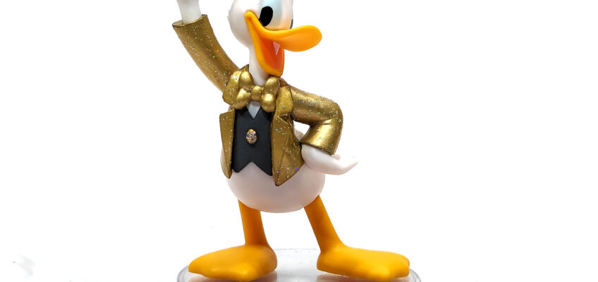 Happy Kuji/Disney Mickey & Friends Series: #3 Donald Duck Ornament