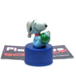 Peanuts Pepsi Bottle Cap Collection: Snoopy W/ Christmas Bulb (Japanese Import)