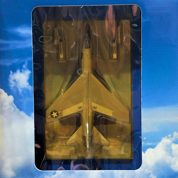 DeAgostini Air Combat Collection: #12 Vought F-8 Crusader 1:100
